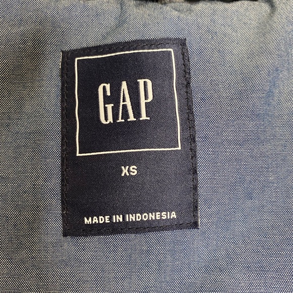 Gap gray puffer vest size XS. - Picture 3 of 3